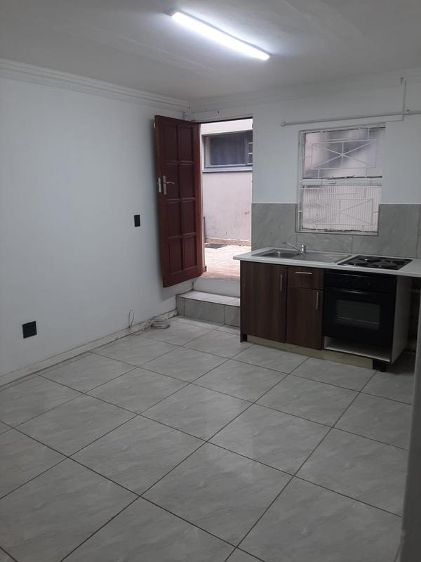 To Let 1 Bedroom Property for Rent in Goodwood Central Western Cape